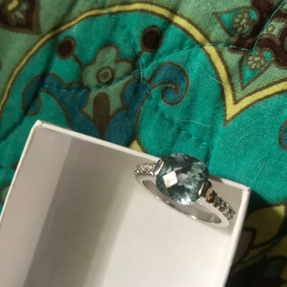 Woman’s Fashion Ring - Picture 7 of 8